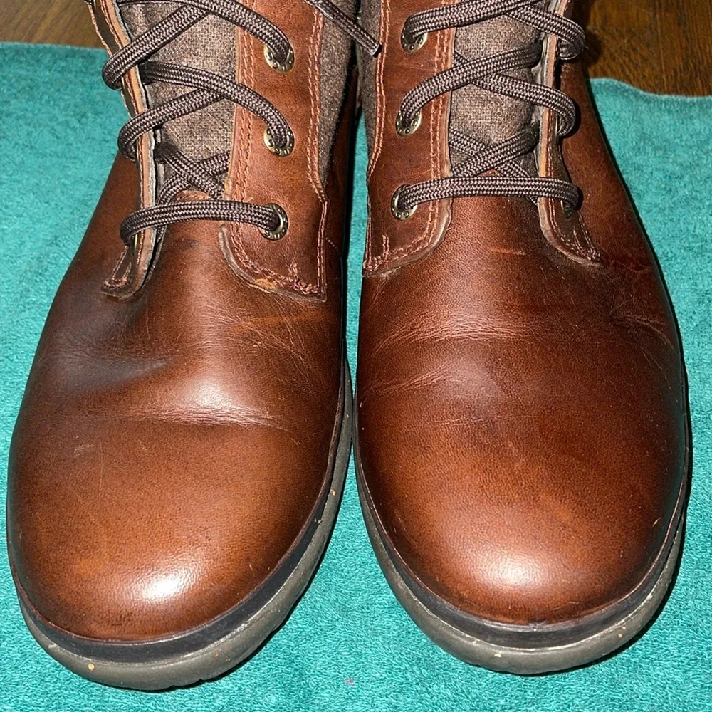 UGG Brown Leather & Wool Lace-Up Winter Boots